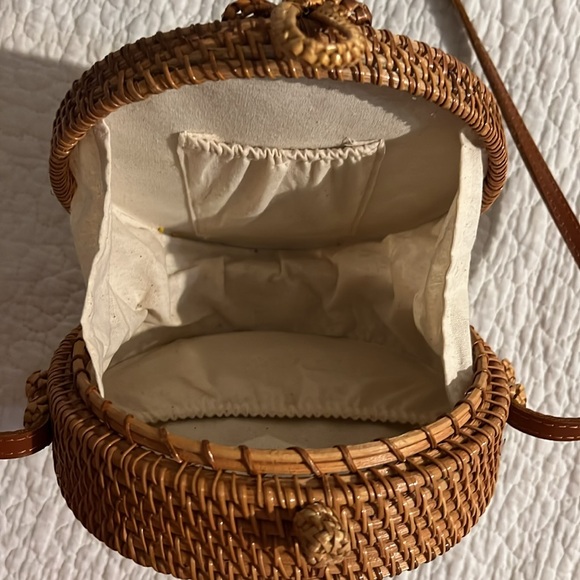 Super Cute Wicker and Leather CrossBody Bag - Picture 5 of 5